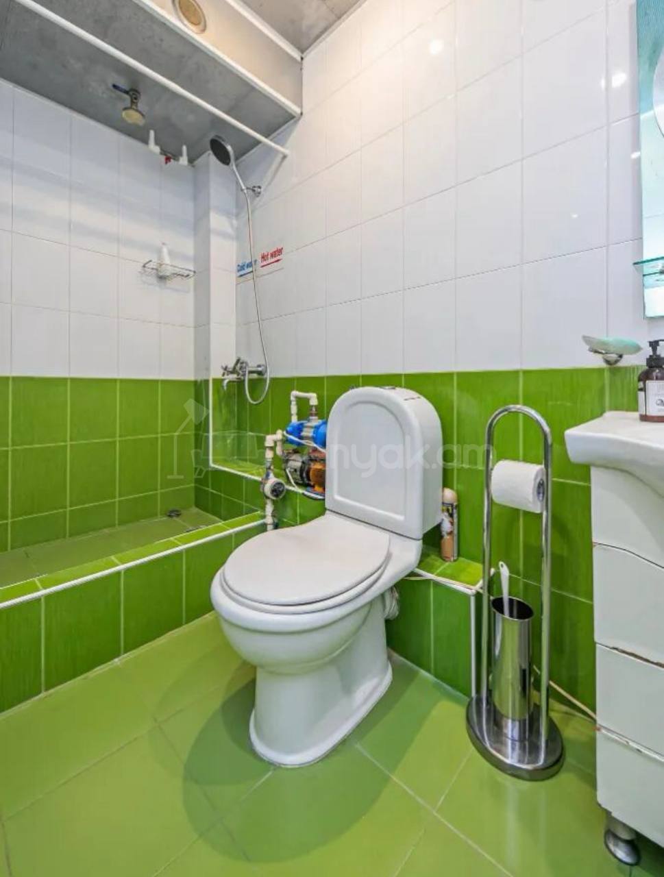 3 Սենյականոց Բնակարան Քարե Շենքում, 74քմ, 6/6 հարկ, Կապիտալ Վերանորոգված