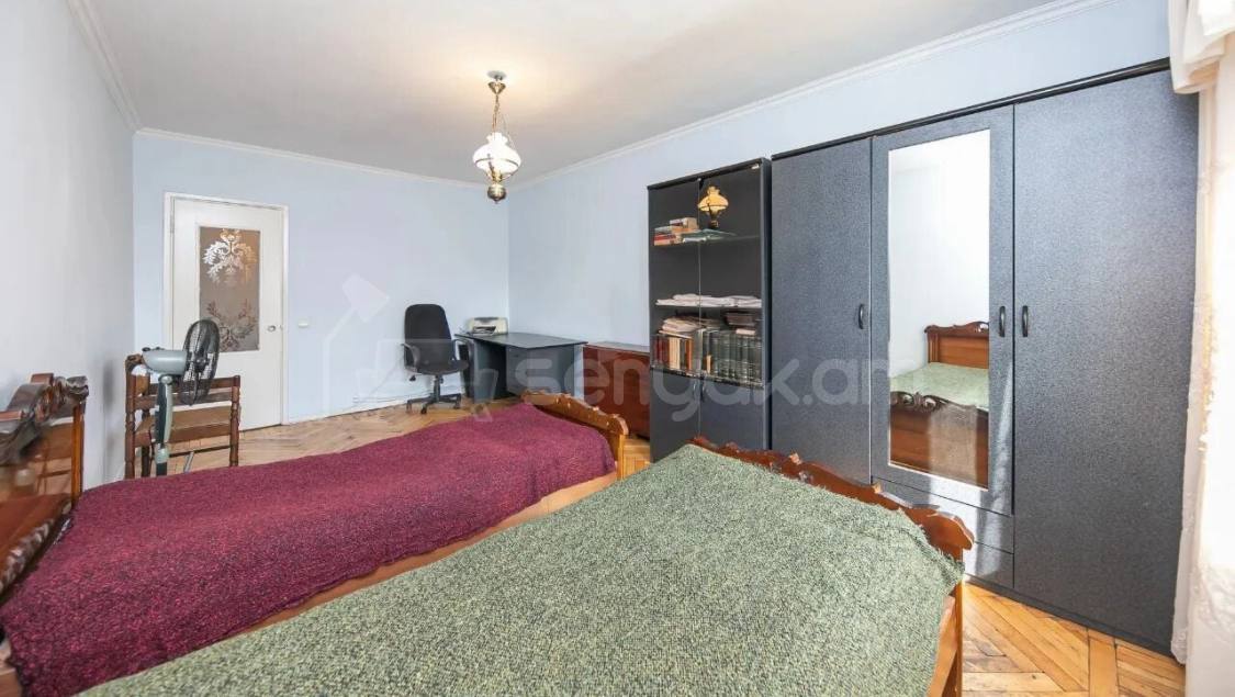 3 Սենյականոց Բնակարան Քարե Շենքում, 74քմ, 6/6 հարկ, Կապիտալ Վերանորոգված