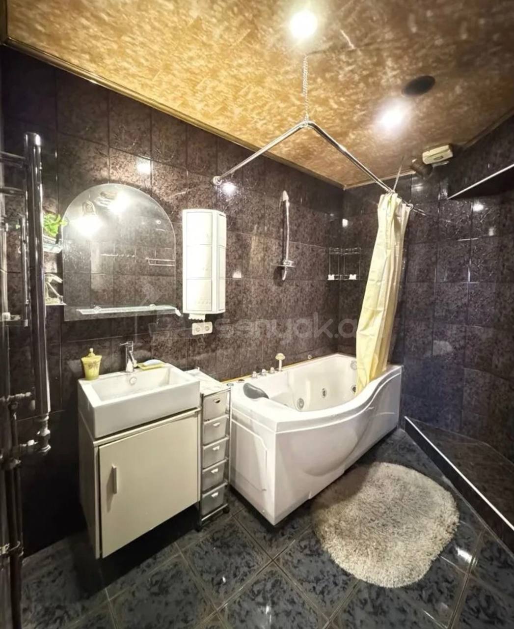 4 Սենյականոց Բնակարան Քարե Շենքում, 103քմ, 3/3 հարկ, Կապիտալ Վերանորոգված