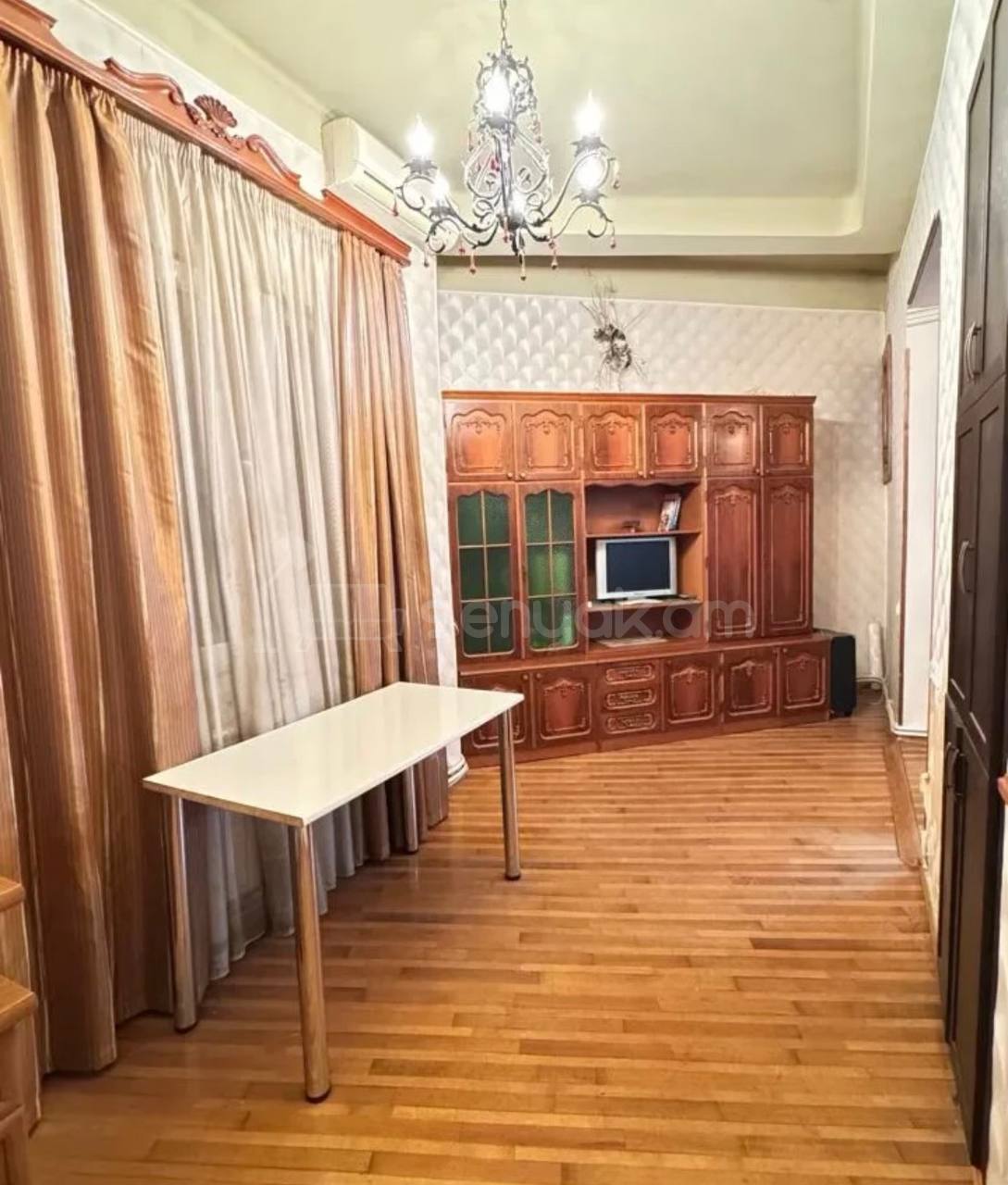 4 Սենյականոց Բնակարան Քարե Շենքում, 103քմ, 3/3 հարկ, Կապիտալ Վերանորոգված