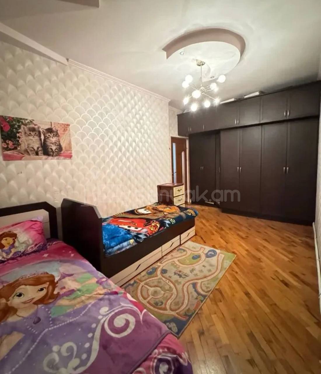 4 Սենյականոց Բնակարան Քարե Շենքում, 103քմ, 3/3 հարկ, Կապիտալ Վերանորոգված