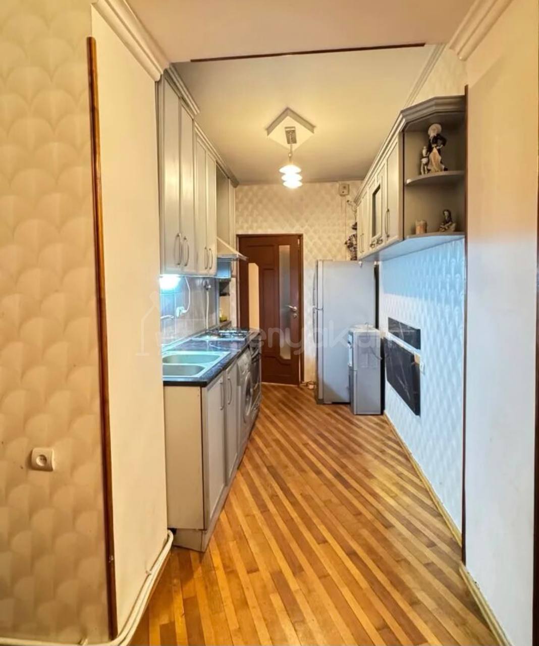 4 Սենյականոց Բնակարան Քարե Շենքում, 103քմ, 3/3 հարկ, Կապիտալ Վերանորոգված