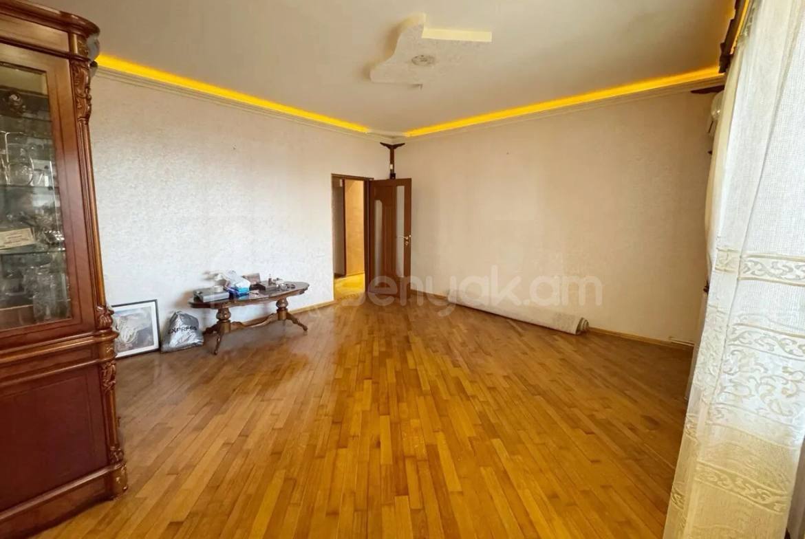 4 Սենյականոց Բնակարան Քարե Շենքում, 103քմ, 3/3 հարկ, Կապիտալ Վերանորոգված