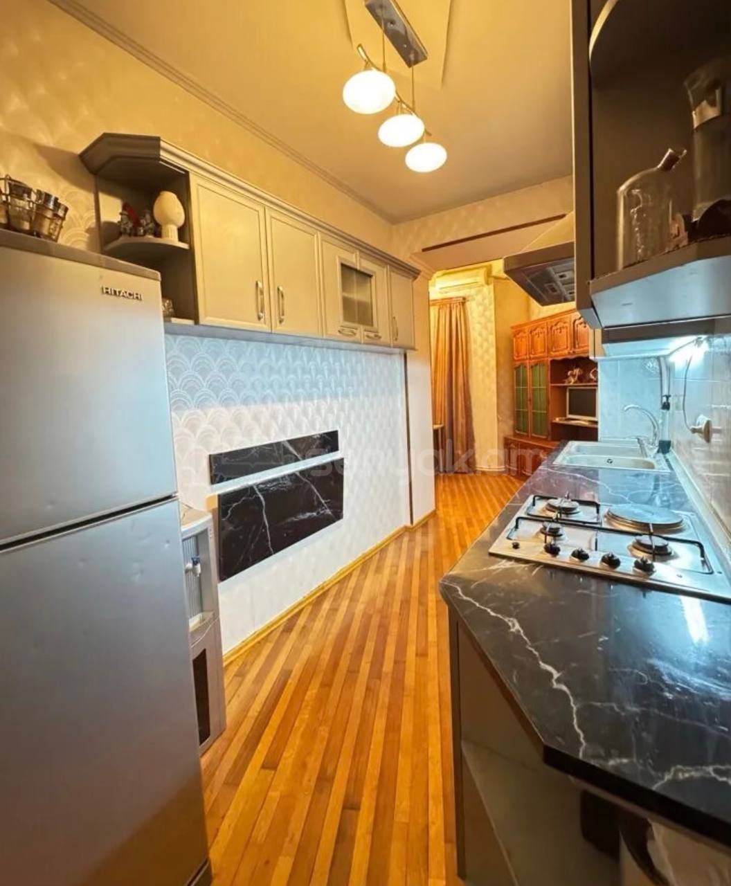 4 Սենյականոց Բնակարան Քարե Շենքում, 103քմ, 3/3 հարկ, Կապիտալ Վերանորոգված