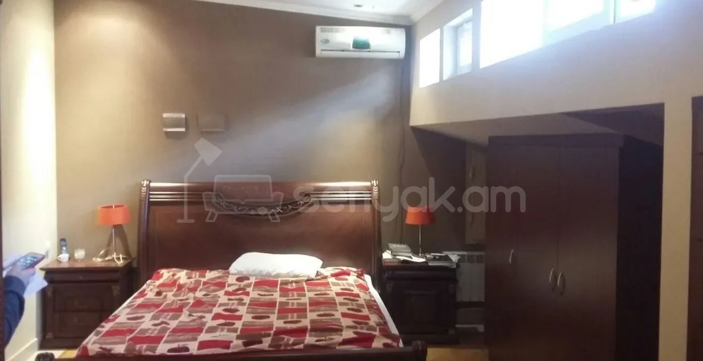 4 Սենյականոց Բնակարան Քարե Շենքում, 184քմ, 5/6 հարկ, Կապիտալ Վերանորոգված