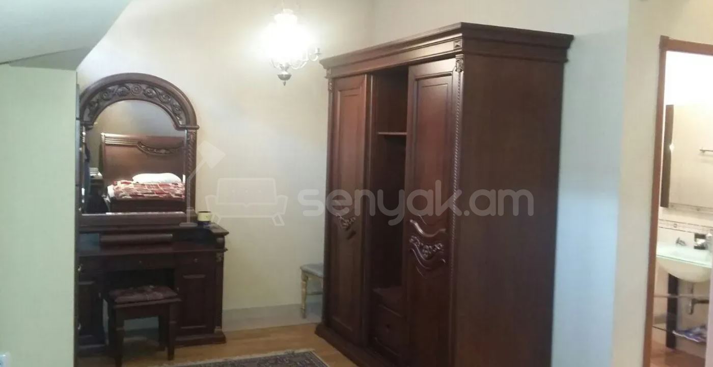 4 Սենյականոց Բնակարան Քարե Շենքում, 184քմ, 5/6 հարկ, Կապիտալ Վերանորոգված