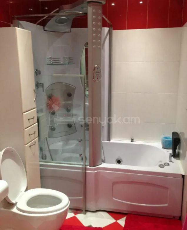 4 Սենյականոց Բնակարան Քարե Շենքում, 184քմ, 5/6 հարկ, Կապիտալ Վերանորոգված