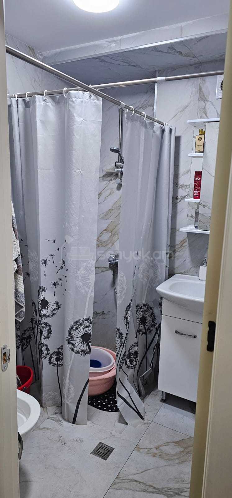 3 Սենյականոց Բնակարան, 60քմ, 5/12 հարկ, Նորմալ Վիճակում