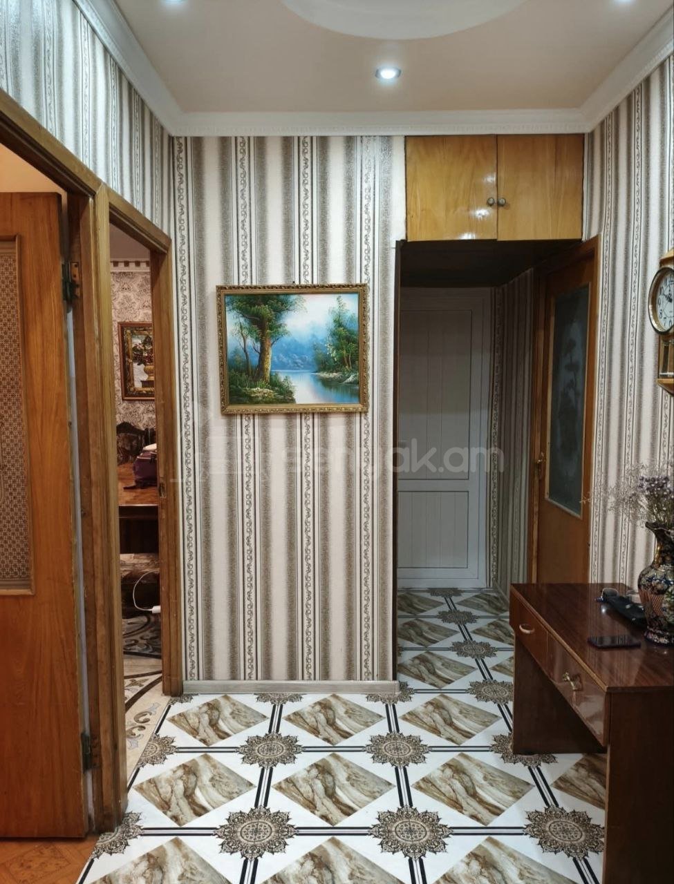 3 Սենյականոց Բնակարան, 80քմ, 9/9 հարկ, Նորմալ Վիճակում, Կահավորված