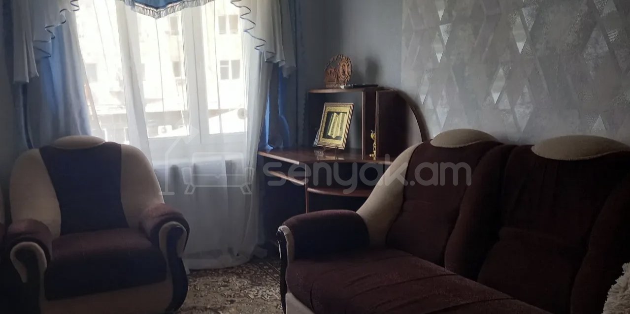 2 Սենյականոց Բնակարան Քարե Շենքում, 56քմ, 2/4 հարկ, Նորմալ Վիճակում, Կահավորված