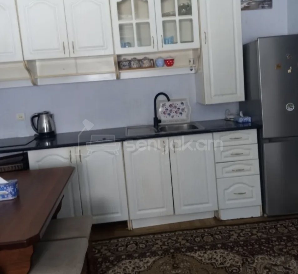 2 Սենյականոց Բնակարան Քարե Շենքում, 56քմ, 2/4 հարկ, Նորմալ Վիճակում, Կահավորված