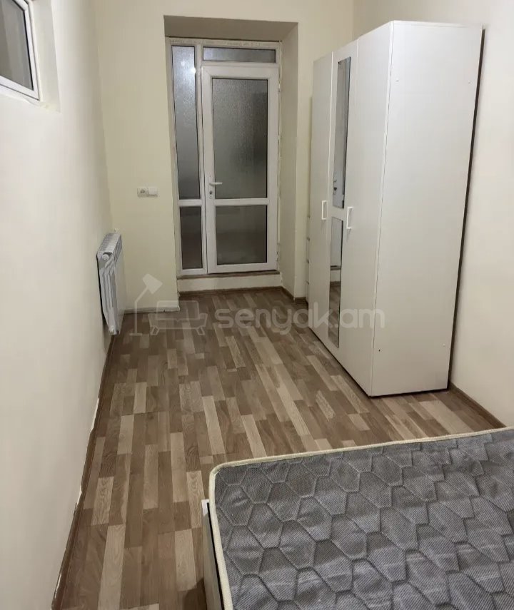 3 Սենյականոց Բնակարան Քարե Շենքում, 78քմ, 1/3 հարկ, Նորմալ Վիճակում, Կահավորված