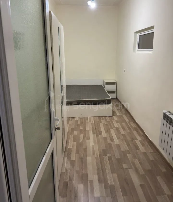 3 Սենյականոց Բնակարան Քարե Շենքում, 78քմ, 1/3 հարկ, Նորմալ Վիճակում, Կահավորված