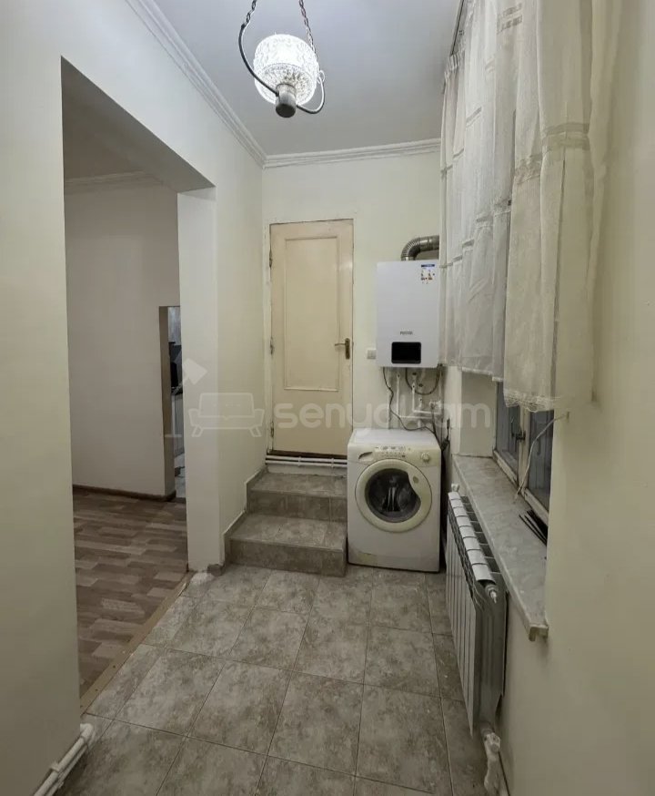 3 Սենյականոց Բնակարան Քարե Շենքում, 78քմ, 1/3 հարկ, Նորմալ Վիճակում, Կահավորված