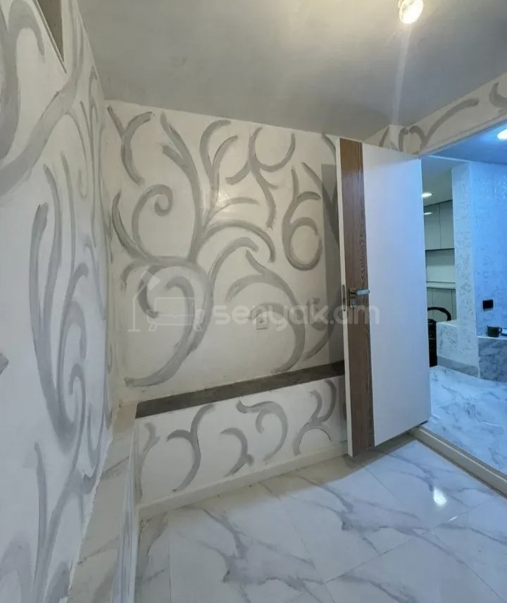 1 Սենյականոց Բնակարան Քարե Շենքում, 40քմ, 2/4 հարկ, Կապիտալ Վերանորոգված, Կահավորված