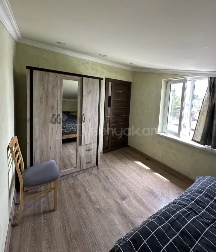 2 Սենյականոց Բնակարան Քարե Շենքում, 56քմ, 2/2 հարկ, Կապիտալ Վերանորոգված, Կահավորված