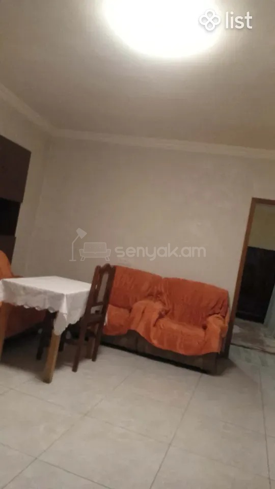 3 Սենյականոց Բնակարան Քարե Շենքում, 70քմ, 1/1 հարկ, Նորմալ Վիճակում, Կահավորված