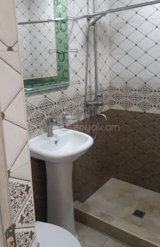 1 Սենյականոց Բնակարան Քարե Շենքում, 40քմ, 2/2 հարկ, Կապիտալ Վերանորոգված, Կահավորված