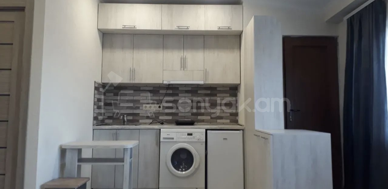 1 Սենյականոց Բնակարան Քարե Շենքում, 40քմ, 2/2 հարկ, Կապիտալ Վերանորոգված, Կահավորված