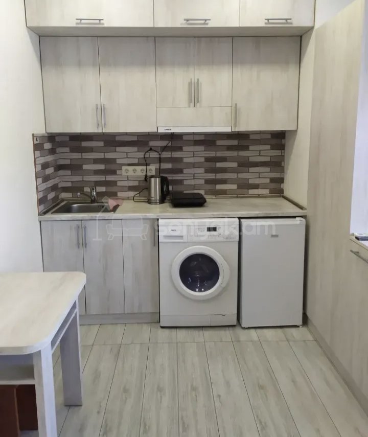 1 Սենյականոց Բնակարան Քարե Շենքում, 40քմ, 2/2 հարկ, Կապիտալ Վերանորոգված, Կահավորված