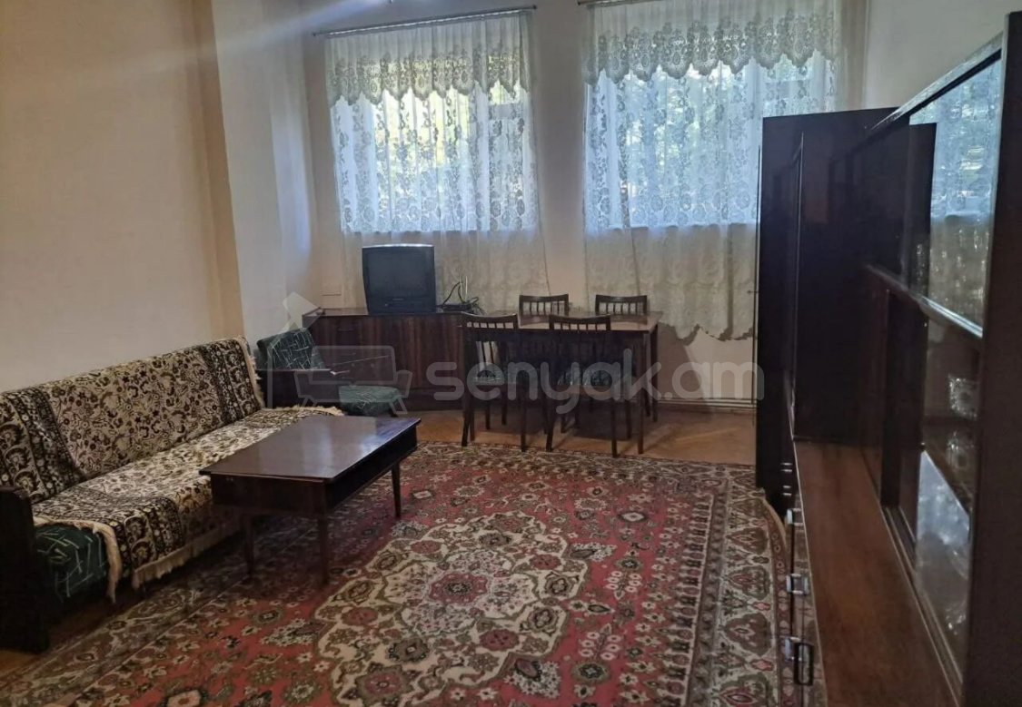 1 Սենյականոց Բնակարան Քարե Շենքում, 45քմ, 1/4 հարկ, Նորմալ Վիճակում, Կահավորված