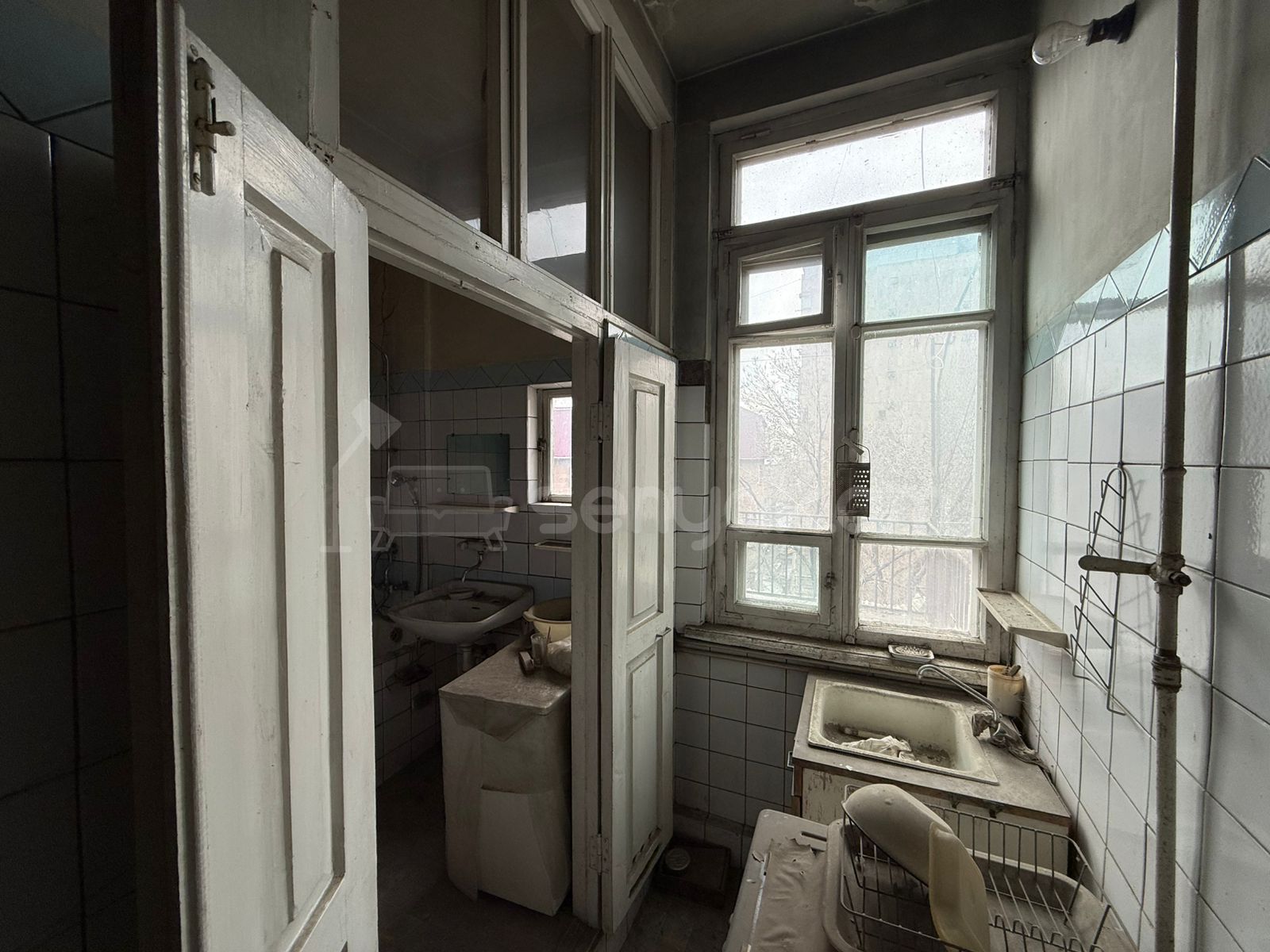 3 Սենյականոց Բնակարան Քարե Շենքում, 77քմ, 4/4 հարկ, Պետական Վիճակում