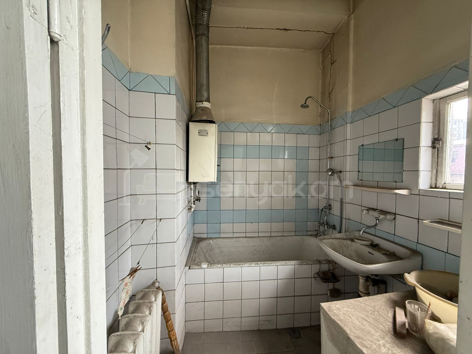 3 Սենյականոց Բնակարան Քարե Շենքում, 77քմ, 4/4 հարկ, Պետական Վիճակում