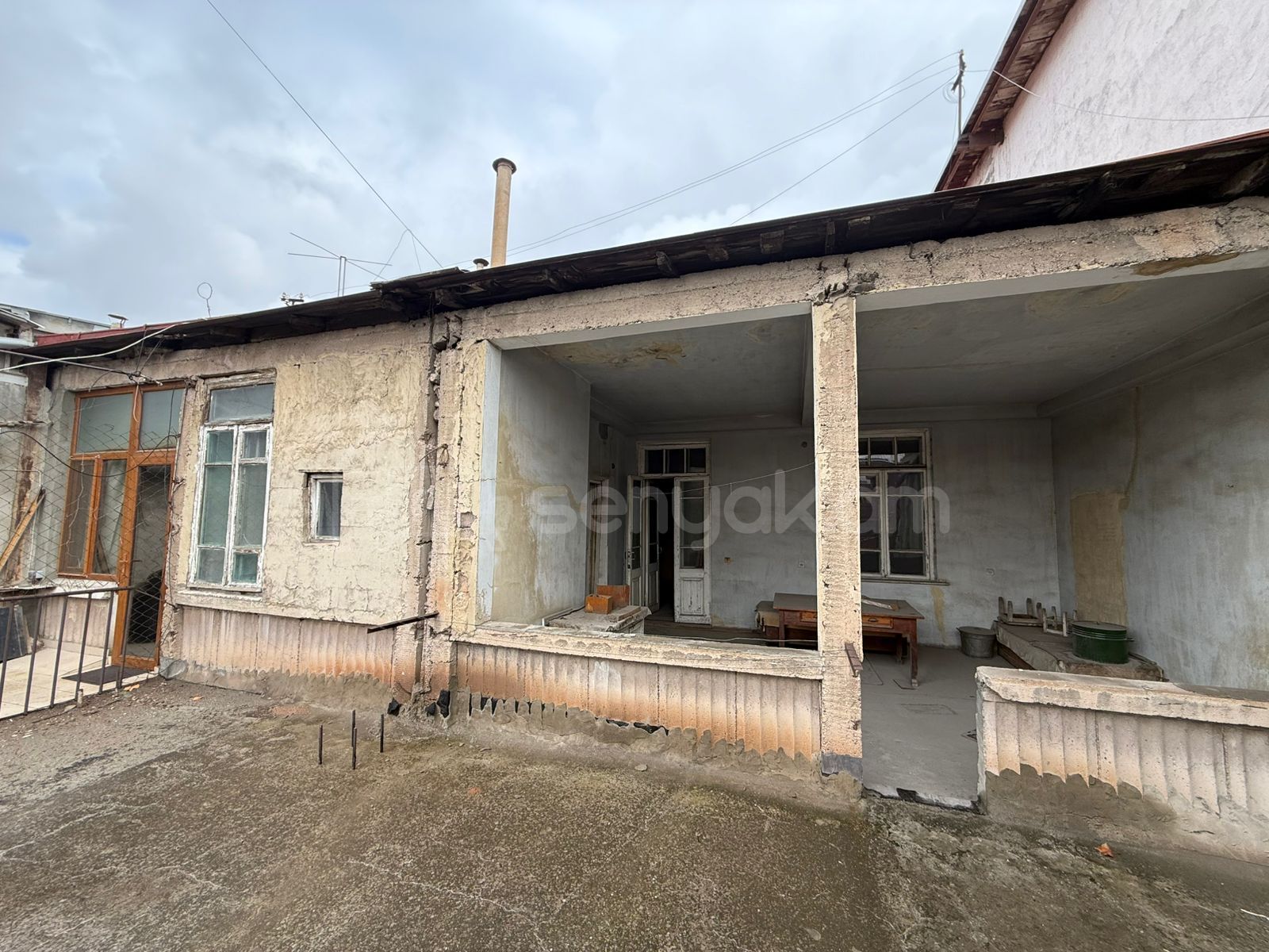 3 Սենյականոց Բնակարան Քարե Շենքում, 77քմ, 4/4 հարկ, Պետական Վիճակում