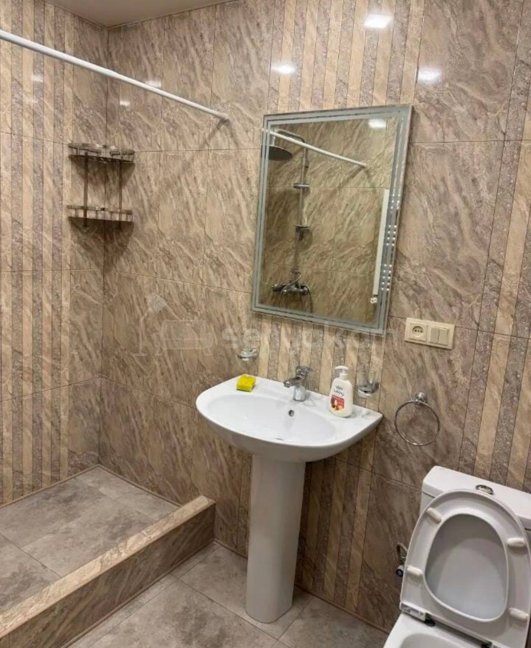 2 Սենյականոց Բնակարան Քարե Շենքում, 70քմ, 2/5 հարկ, Կապիտալ Վերանորոգված, Կահավորված