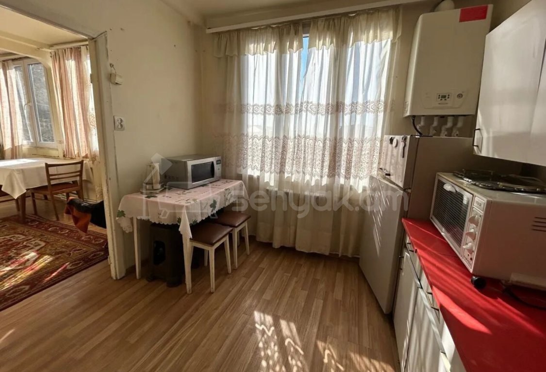 2 Սենյականոց Բնակարան Քարե Շենքում, 63քմ, 2/4 հարկ, Նորմալ Վիճակում, Կահավորված, Արևկող