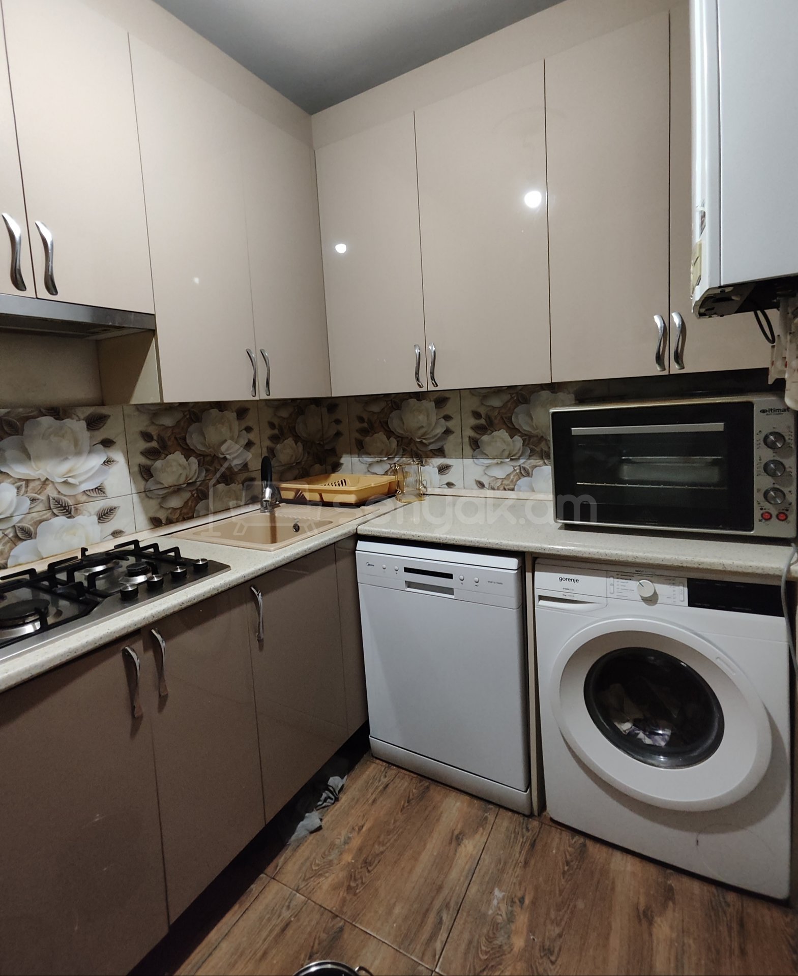 3 Սենյականոց Բնակարան Քարե Շենքում, 75քմ, 3/5 հարկ, Կապիտալ Վերանորոգված