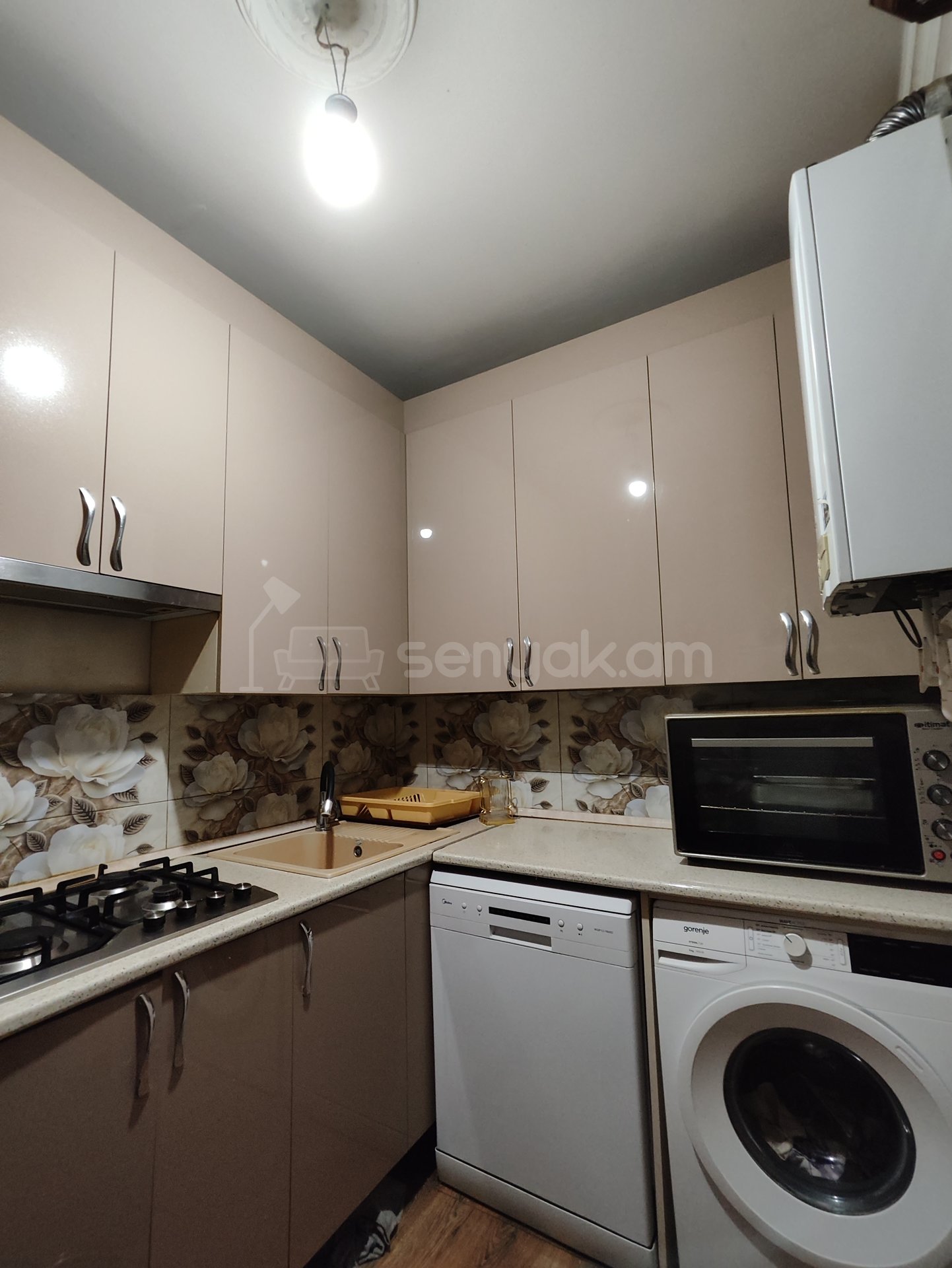 3 Սենյականոց Բնակարան Քարե Շենքում, 75քմ, 3/5 հարկ, Կապիտալ Վերանորոգված