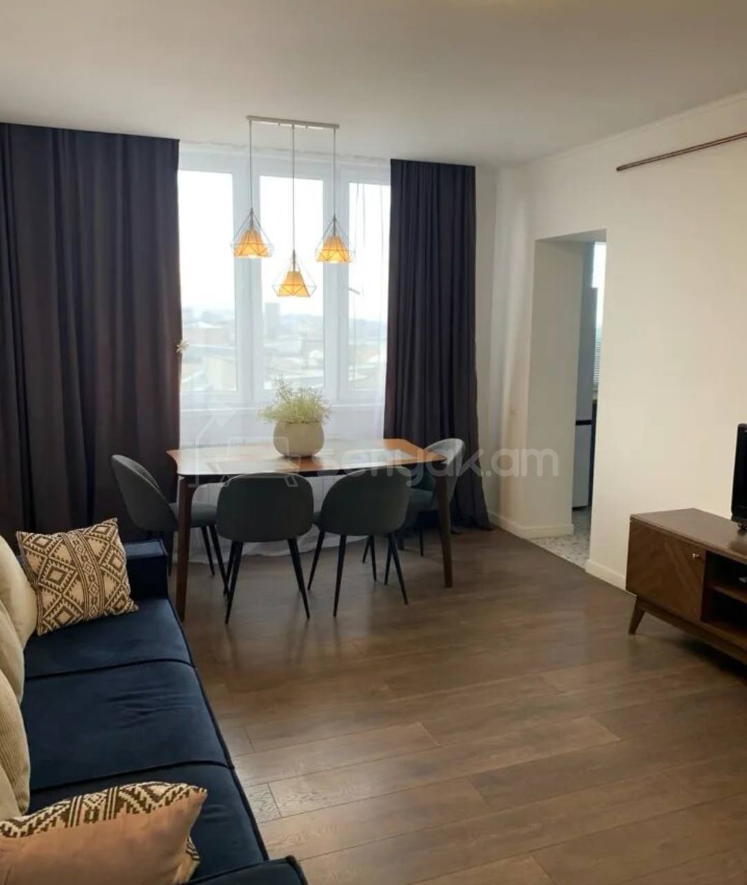 2 Սենյականոց Բնակարան Քարե Շենքում, 44քմ, 4/5 հարկ, Կապիտալ Վերանորոգված, Կահավորված