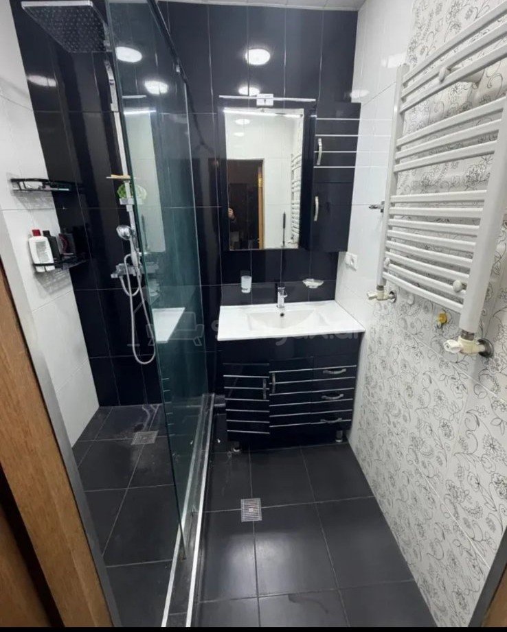 3 Սենյականոց Բնակարան, 74քմ, 3/9 հարկ, Նորմալ Վիճակում