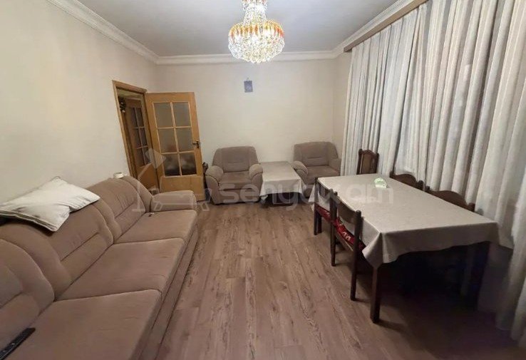 3 Սենյականոց Բնակարան, 74քմ, 3/9 հարկ, Նորմալ Վիճակում