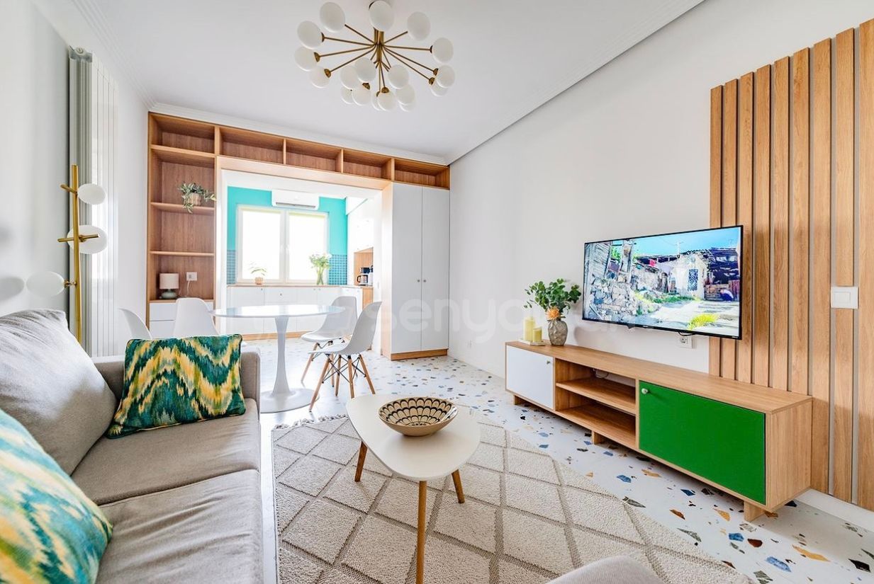 2 Սենյականոց Բնակարան Քարե Շենքում, 45քմ, 5/5 հարկ, Դիզայներական Վերանորոգված