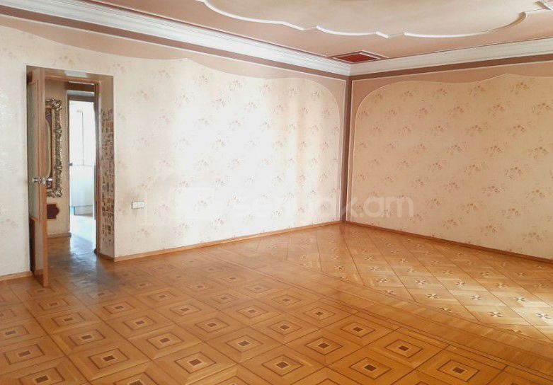 4 Սենյականոց Բնակարան Քարե Շենքում, 80քմ, 3/5 հարկ, Կոսմետիկ Վերանորոգված