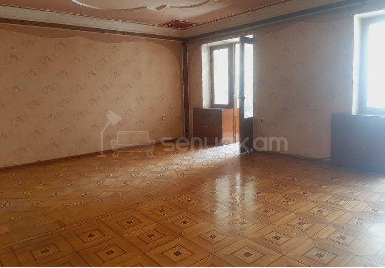 4 Սենյականոց Բնակարան Քարե Շենքում, 80քմ, 3/5 հարկ, Կոսմետիկ Վերանորոգված