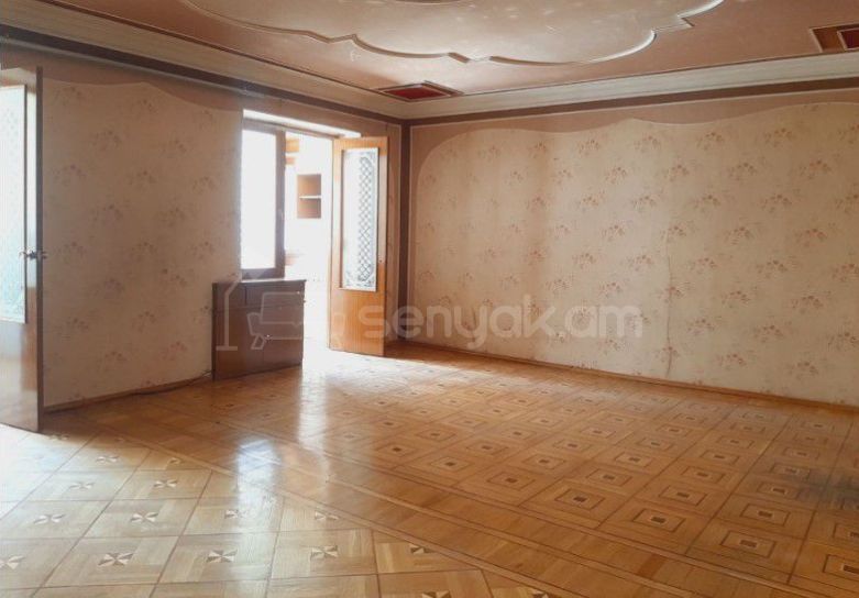 4 Սենյականոց Բնակարան Քարե Շենքում, 80քմ, 3/5 հարկ, Կոսմետիկ Վերանորոգված