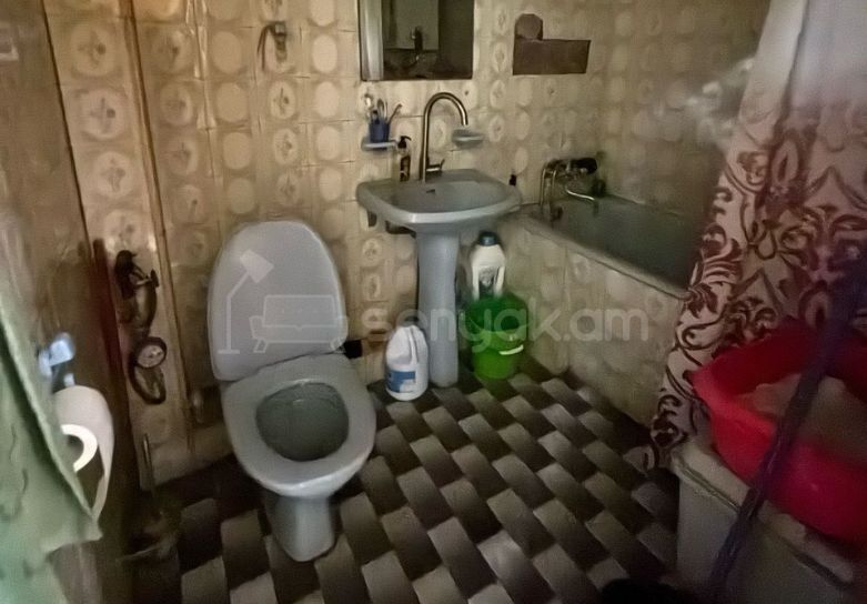 4 Սենյականոց Բնակարան Քարե Շենքում, 80քմ, 3/5 հարկ, Կոսմետիկ Վերանորոգված