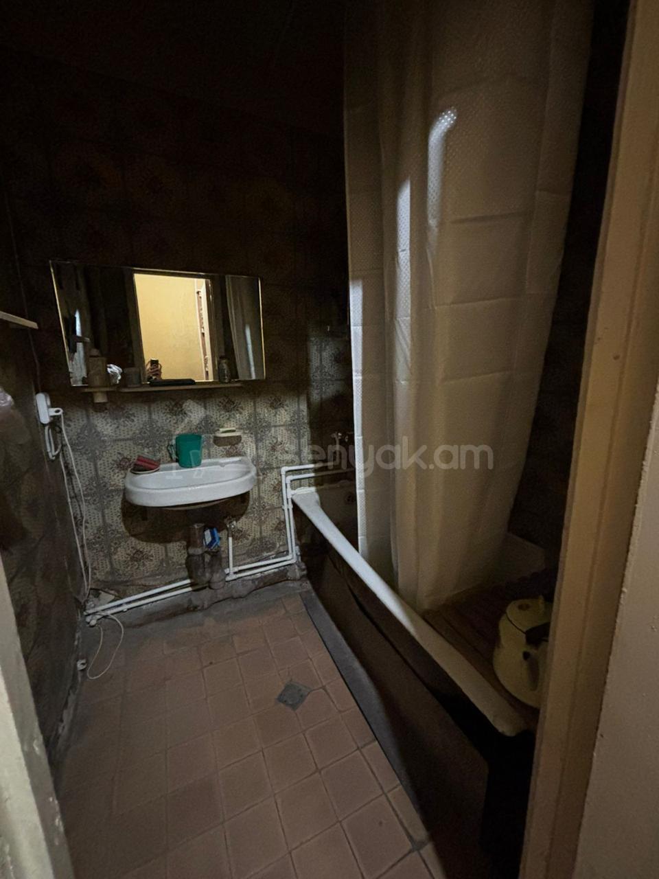 1 Սենյականոց Բնակարան, 47քմ, 5/5 հարկ, Պետական Վիճակում