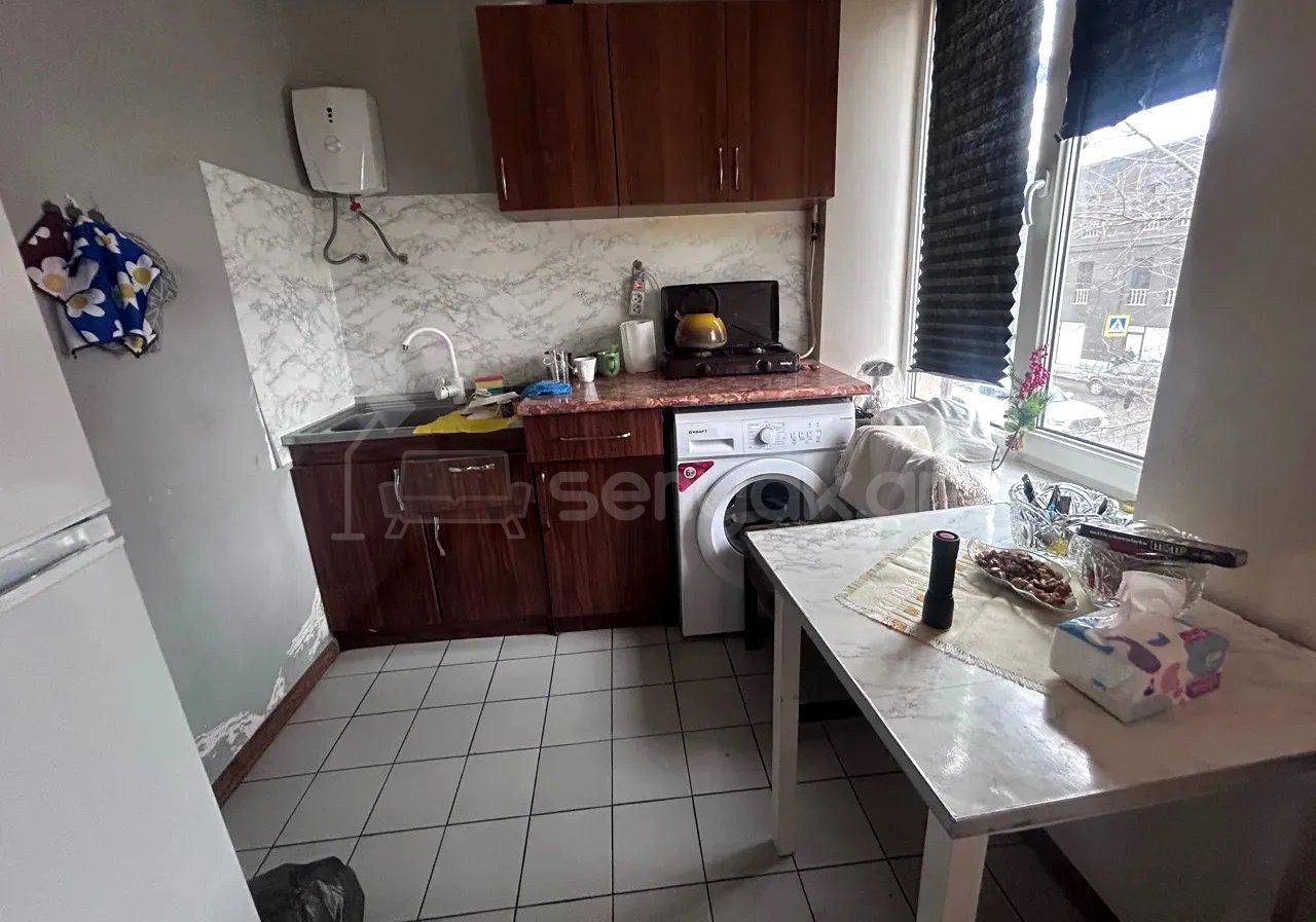 2 Սենյականոց Բնակարան Քարե Շենքում, 30քմ, 2/4 հարկ, Կոսմետիկ Վերանորոգված