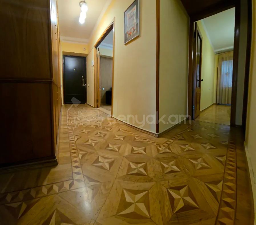 3 Սենյականոց Բնակարան Քարե Շենքում, 70քմ, 4/10 հարկ, Կապիտալ Վերանորոգված, Կահավորված, Արևկող