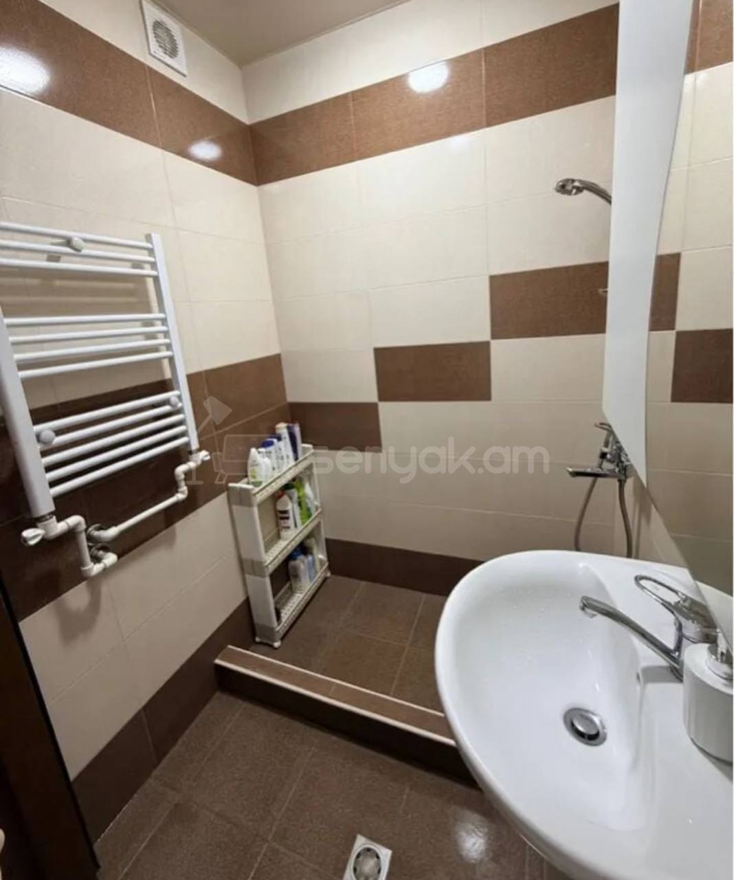 2 Սենյականոց Բնակարան Քարե Շենքում, 45քմ, 4/6 հարկ, Նորմալ Վիճակում