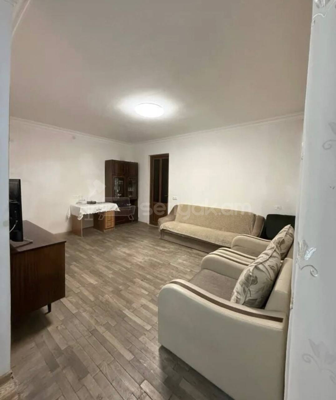 2 Սենյականոց Բնակարան Քարե Շենքում, 45քմ, 4/6 հարկ, Նորմալ Վիճակում