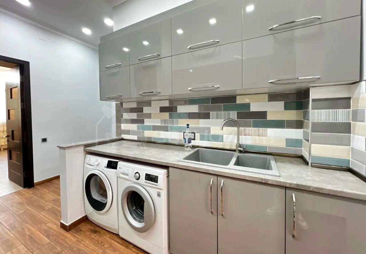 2 Սենյականոց Բնակարան Քարե Շենքում, 65քմ, 1/4 հարկ, Դիզայներական Վերանորոգված, Կահավորված, Արևկող