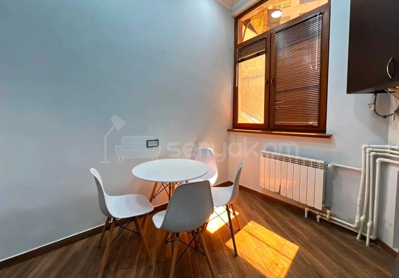 2 Սենյականոց Բնակարան Քարե Շենքում, 65քմ, 1/4 հարկ, Դիզայներական Վերանորոգված, Կահավորված, Արևկող