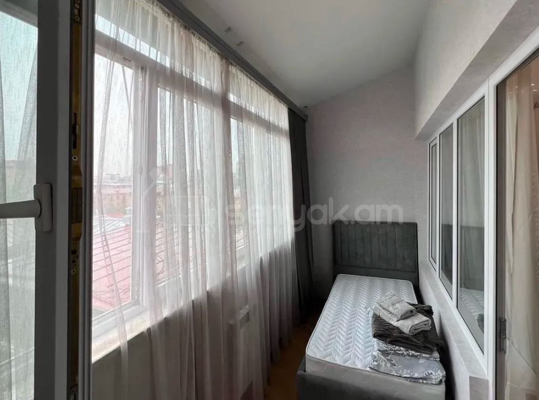 3 Սենյականոց Բնակարան Քարե Շենքում, 80քմ, 5/5 հարկ, Կապիտալ Վերանորոգված, Կահավորված, Արևկող