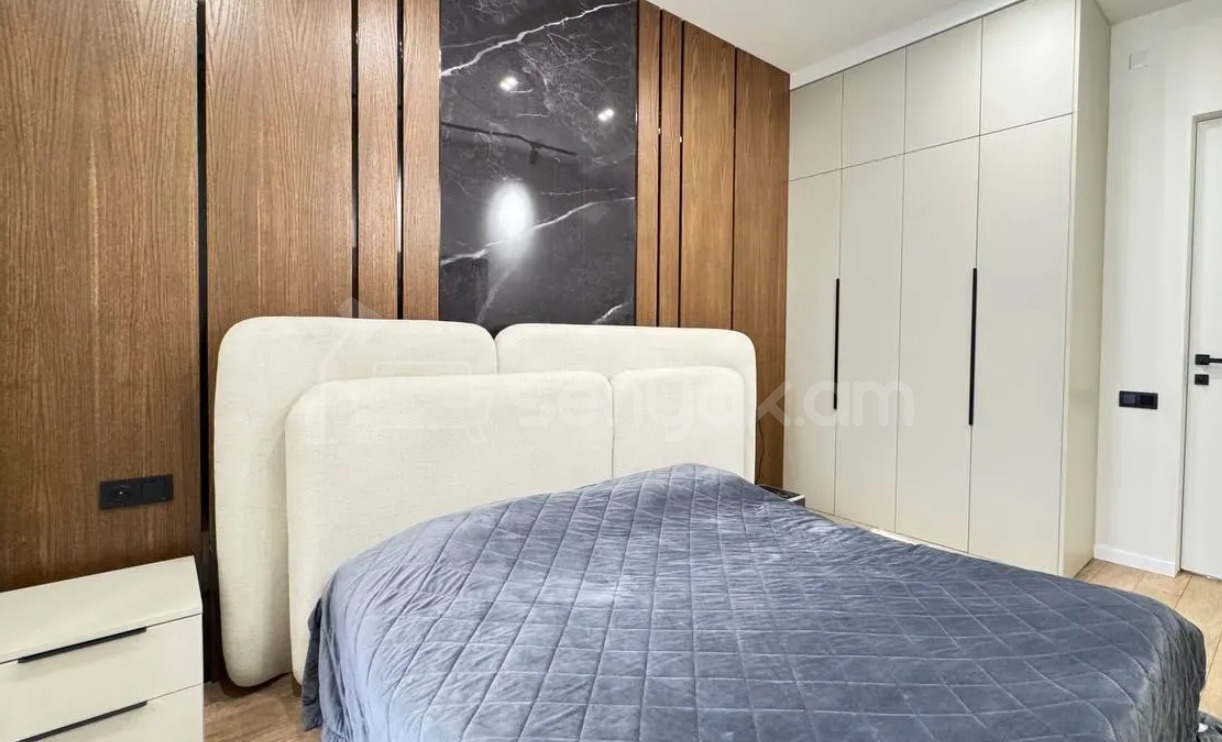 3 Սենյականոց Բնակարան Քարե Շենքում, 84քմ, 3/4 հարկ, Դիզայներական Վերանորոգված, Կահավորված