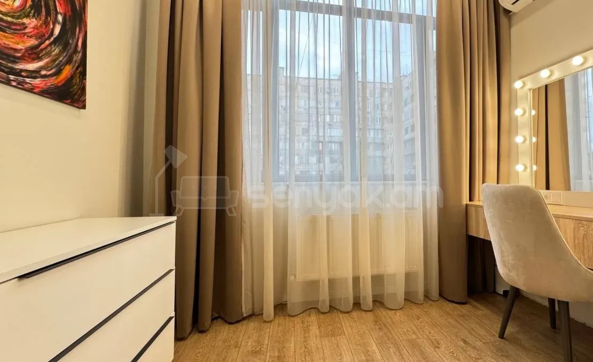 3 Սենյականոց Բնակարան Քարե Շենքում, 84քմ, 3/4 հարկ, Դիզայներական Վերանորոգված, Կահավորված